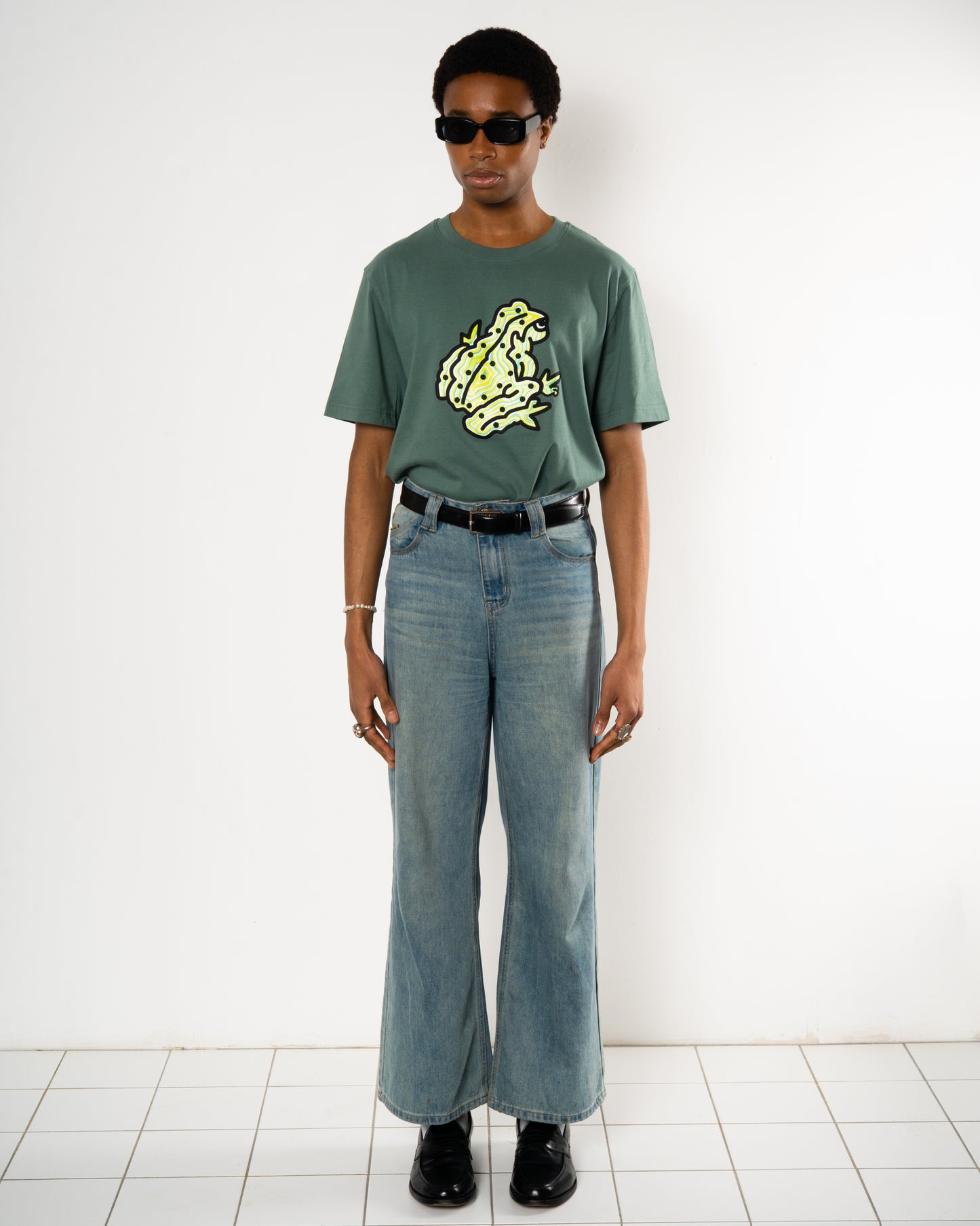 Peace Frog Tee in Green Lily