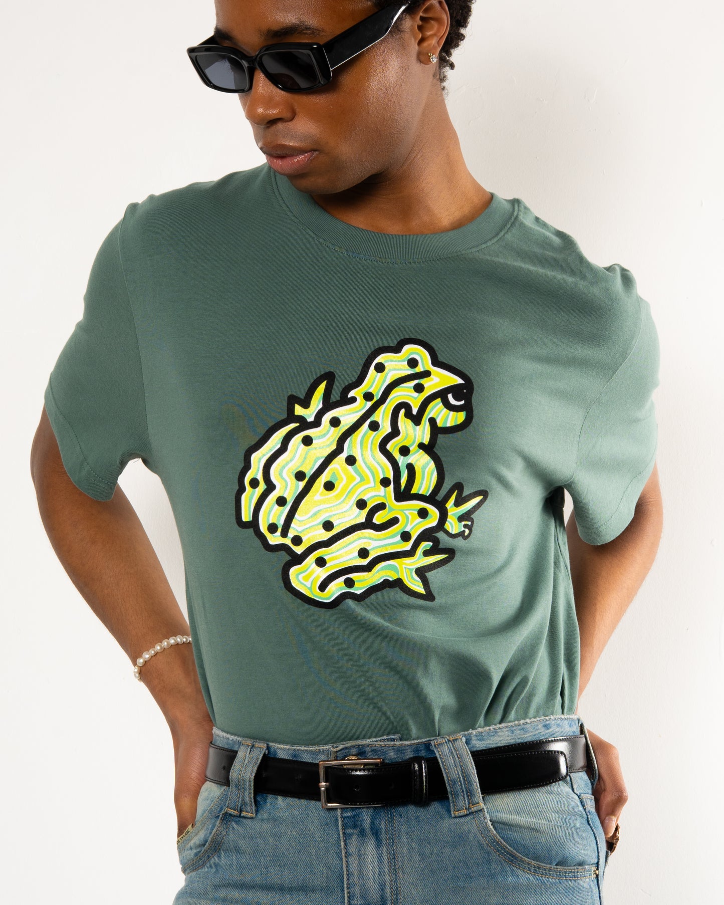 Peace Frog Tee in Green Lily