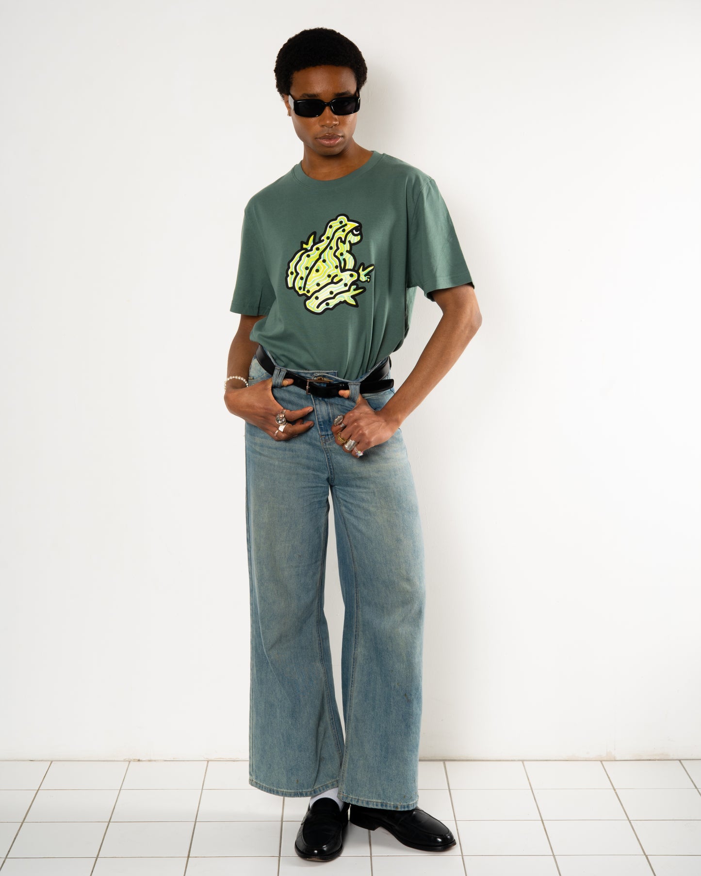 Peace Frog Tee in Green Lily